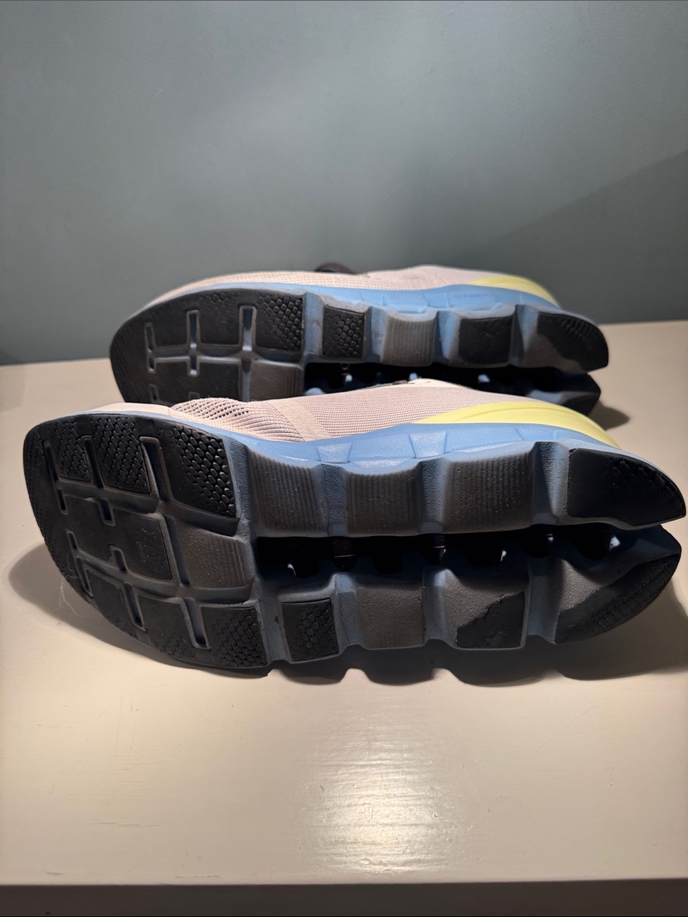 On cloudstratus sneakers size 10 - Picture 6 of 8
